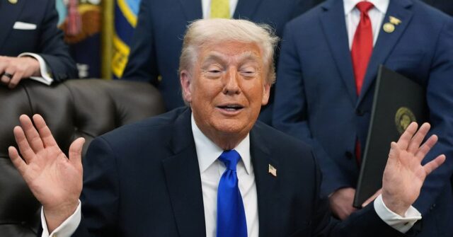 Donald Trump celebrou uma decisão da Suprema Corte que poderia fazer com que muitos estados fortemente negros tivessem representação exclusivamente branca.