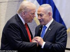 Trump e Netanyahu entram em confronto em um telefonema secreto ‘dramático’ sobre o ataque ao Irã, enquanto o plano fracassado para derrubar o regime de Teerã é exposto O telefonema entre os dois líderes ocorreu ontem à noite num telefonema que é descrito como ‘longo e dramático’