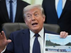 Trump entrega projeto multimilionário de Washington ao seu ‘cara da piscina’ A cor do Lincoln Memorial Reflecting Pool, com 620 metros de comprimento, tem sido a fixação mais recente de Donald Trump enquanto ele reforma Washington, DC.