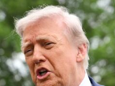 Trump espera proposta de paz do Irã ESTA NOITE enquanto inflige duras sanções aos principais fornecedores que fornecem drones e mísseis balísticos a Teerã O presidente Trump disse aos repórteres que esperava uma resposta do Irã esta noite, em meio às negociações em andamento sobre o Estreito de Ormuz.