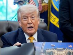Trump planeja comemorar 80º aniversário com luta do UFC na Casa Branca Uma arena temporária para a luta do UFC está sendo erguida no gramado sul da Casa Branca.