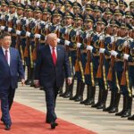 Trump recebe boas-vindas espetaculares de Xi da China enquanto guardas em passos de ganso cumprimentam o presidente em Pequim