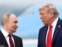 Trump surpreende o mundo ao intermediar o choque Cessar-fogo Rússia-Ucrânia de TRÊS dias e troca de 2.000 prisioneiros na véspera do Dia da Vitória de Putin O cessar-fogo ocorre no momento em que o presidente russo, Vladimir Putin, prepara uma grande celebração em Moscou neste fim de semana para marcar a vitória da União Soviética sobre a Alemanha nazista na Segunda Guerra Mundial.