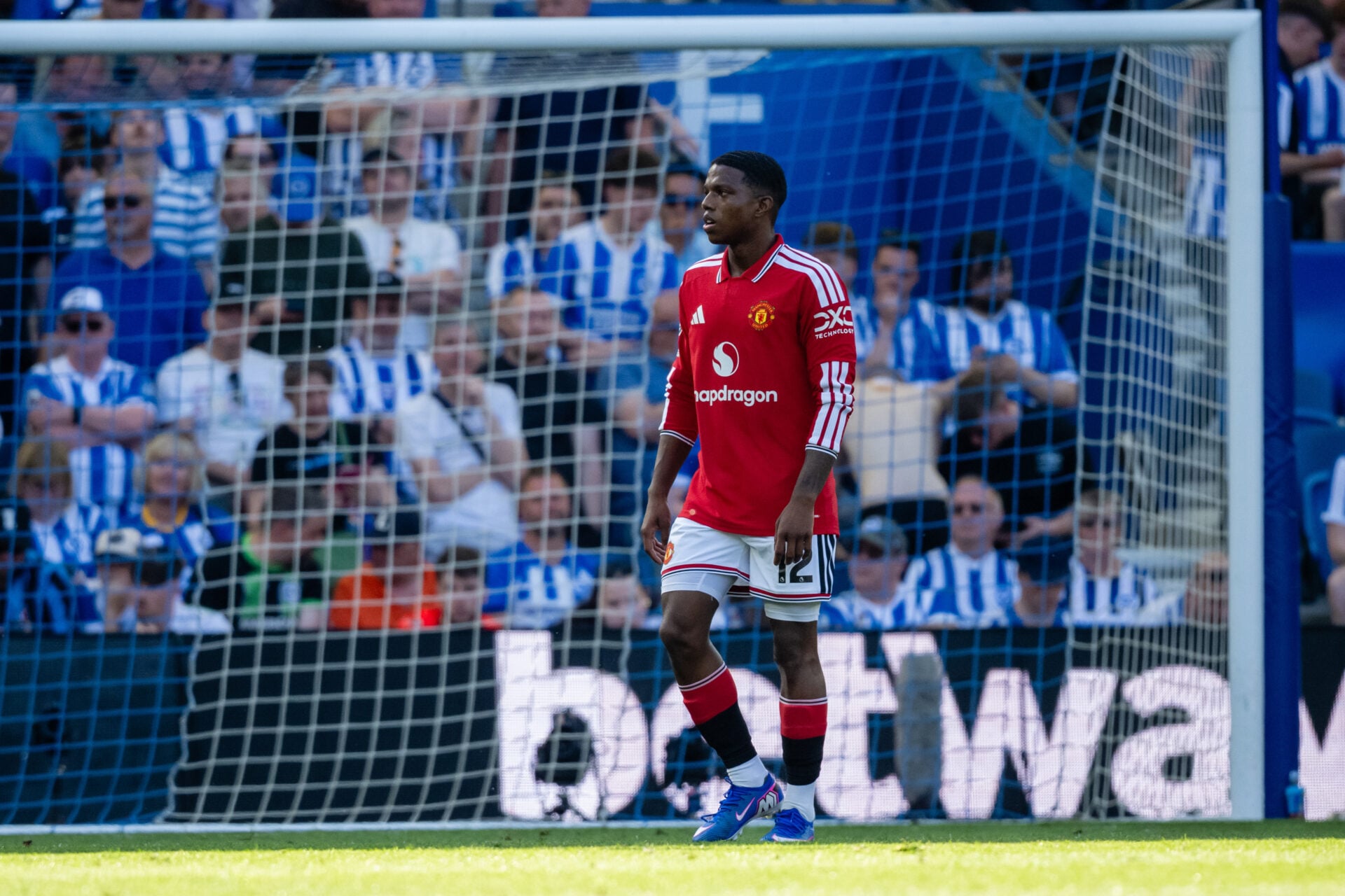 Tyrell Malacia envia mensagem de despedida aos fãs do Man Utd após participação especial de despedida contra Brighton
