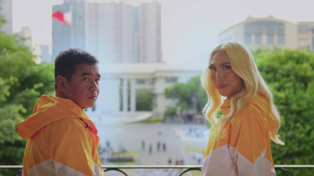 O rapper Gloc-9 e o comediante Vice Ganda aparecem no teaser do vídeo da apresentação da temporada 89 do UAAP pela FEU. 