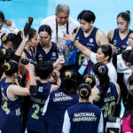 NU Lady Bulldogs durante um jogo contra La Salle Lady Spikers nas finais do vôlei feminino da temporada 88 da UAAP.