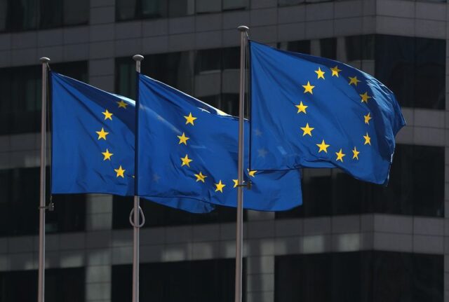UE e estados membros convocam enviados russos depois que Moscou diz a estrangeiros para deixarem Kiev

