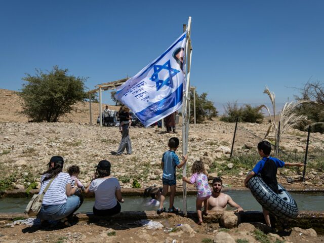 UE sanciona colonos israelitas ‘extremistas’ na Cisjordânia ocupada UE sanciona colonos israelitas ‘extremistas’ na Cisjordânia ocupada