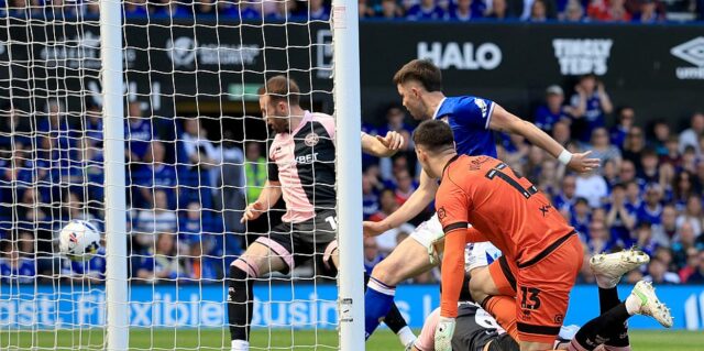 Último dia do campeonato AO VIVO: últimas pontuações e atualizações enquanto o Ipswich assume a liderança sobre o QPR, o Wrexham segue contra o Middlesbrough enquanto o Millwall luta para chegar à Premier League
