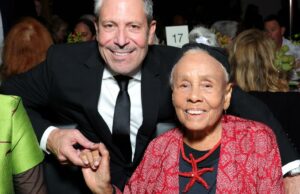 Um caso de família: Hammer Museum Gala presta homenagem a Betye Saar e Darren Star Um caso de família: Hammer Museum Gala presta homenagem a Betye Saar e Darren Star
