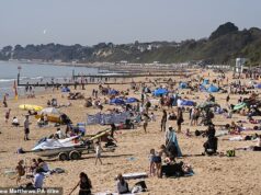 Um em cada cinco britânicos abandonará as férias se o Partido Trabalhista impor um ‘imposto de férias’ – aumentando as viagens familiares em mais de £ 100 Uma proposta de imposto turístico de £ 2 por noite para hotéis maiores em Bournemouth foi agendada para julho de 2024, mas está atualmente suspensa enquanto se aguarda um recurso