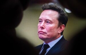 Um juiz dos EUA disse a Musk para ficar por perto. Ele pegou um vôo para a China. Um juiz dos EUA disse a Musk para ficar por perto. Ele pegou um vôo para a China.