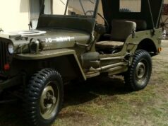 Um trator antigo e um Jeep fazem parte do quebra-cabeça da restauração de Graham Um trator antigo e um Jeep fazem parte do quebra-cabeça da restauração de Graham