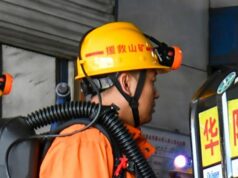 Uma explosão mortal de uma mina na China matou 82 pessoas. Uma repressão pode prejudicar a produção de carvão Veículos médicos e veículos de resgate de emergência se reúnem no local do acidente na mina de carvão de Liushenyu.