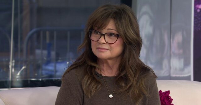 Valerie Bertinelli diz que não teve 'amor íntimo com um parceiro' em 'mais de uma década': 'Sinto falta disso'
