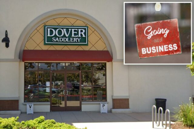 Exterior da loja de acessórios Dover Saddlery em Moorpark, Califórnia.