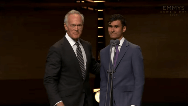 Vencedor da bolsa de estudos chama a CBS no News Vencedor da bolsa de estudos chama a CBS no News Emmys: 'A direção recente do canal mancha o legado de Mike Wallace'