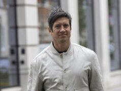 Vernon Kay quebra o silêncio: o apresentador agradece aos fãs pelos ‘votos de boa sorte’ enquanto fala pela primeira vez sobre a separação de Tess Daly após 23 anos de casamento Vernon Kay quebrou o silêncio sobre sua separação da esposa Tess Daly em seu programa de rádio na segunda-feira, depois de ser visto pela primeira vez desde o anúncio.