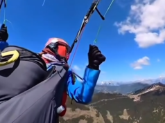 Vídeo mostra queda de parar o coração de parapente após colisão de avião Vídeo mostra queda de parar o coração de parapente após colisão de avião