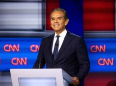 Villaraigosa está certo: a Califórnia não pode culpar Trump Antonio Villaraigosa sorri em um debate para governador da CNN.