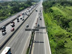 Viral Sopir Taksi Online Ngamuk di Tol JORR, Spion Mobil Pengendara Dihancurkan Pakai Kunci Roda Viral Sopir Taksi Online Ngamuk di Tol JORR, Spion Mobil Pengendara Dihancurkan Pakai Kunci Roda