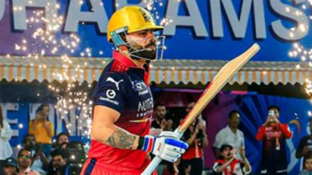 Virat Kohli sai após 43 corridas; RCB atinge 99 corridas Virat Kohli sai após 43 corridas; RCB atinge 99 corridas em 10 saldos contra GT