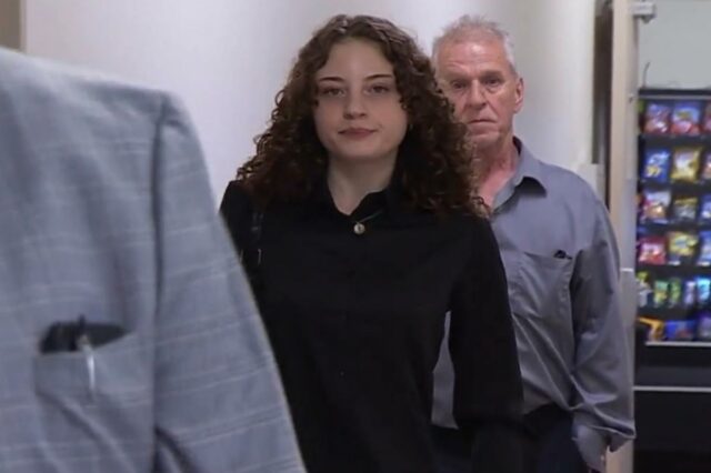 Olivia Henderson foi acusada de duas acusações criminais. 
