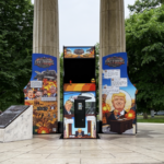 Você pode pedir uma Diet Coke ou bombardear o Irã na última arte de protesto do grupo ativista
