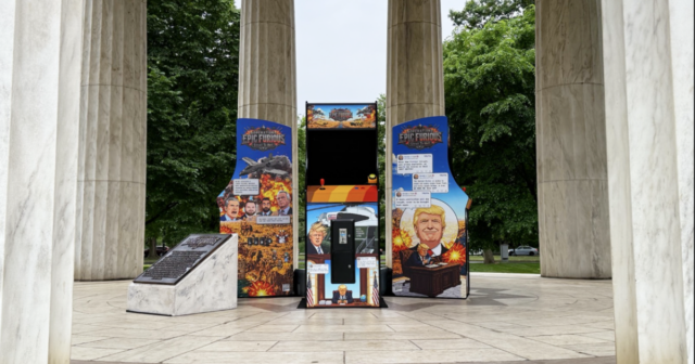 Você pode pedir uma Diet Coke ou bombardear o Irã na última arte de protesto do grupo ativista
