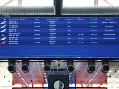 Voos comerciais do principal aeroporto de Teerã são retomados em meio a uma normalidade cautelosa Voos comerciais do principal aeroporto de Teerã são retomados em meio a uma normalidade cautelosa