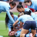 WSL 2025-26: Knaak conquista a vitória tardia enquanto o Manchester City vence o Liverpool e se aproxima do título