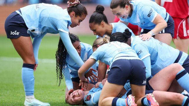WSL 2025-26: Knaak conquista a vitória tardia enquanto o Manchester City vence o Liverpool e se aproxima do título
