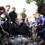 Wamendagri Akhmad Wiyagus Buka Gerakan Pangan Murah di NTB, Dorong Pengendalian Inflasi