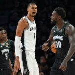 Wembanyama dá aos Spurs outra joia na vitória por 115-108 sobre os Timberwolves para garantir a liderança da série por 2-1