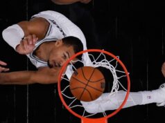 Wembanyama estrela enquanto os Spurs derrotam o Thunder para empatar a série de playoffs da NBA Wembanyama estrela enquanto os Spurs derrotam o Thunder para empatar a série de playoffs da NBA