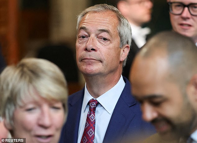 Whitehall conspirando para sabotar Farage com campanha sustentada de greves Os funcionários públicos podem frustrar o líder reformista do Reino Unido, Nigel Farage, caso ele ganhe as próximas eleições gerais