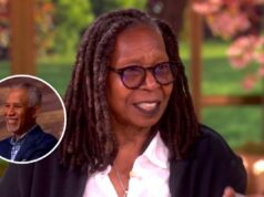 Whoopi Goldberg interrompe ‘The View’ para gritar para um membro da audiência que se parece com Barack Obama: “O presidente está aqui?!” Whoopi Goldberg interrompe 'The View' para gritar para um membro da audiência que se parece com Barack Obama: “O presidente está aqui?!”