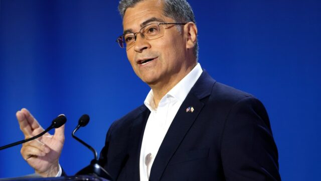 Xavier Becerra convoca Cúpula de Empregos em Hollywood: ‘Nossos trabalhadores Xavier Becerra convoca Cúpula de Empregos em Hollywood: ‘Nossos trabalhadores não deveriam lutar sozinhos’