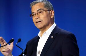 Xavier Becerra revela plano para proteger empregos em Hollywood com Entertainment Summit, créditos fiscais e proteções de IA Xavier Becerra revela plano para proteger empregos em Hollywood com Entertainment Summit, créditos fiscais e proteções de IA