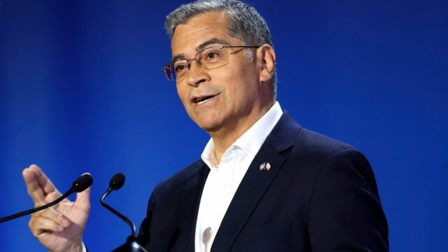 Xavier Becerra revela plano para proteger empregos em Hollywood com Entertainment Summit, créditos fiscais e proteções de IA

