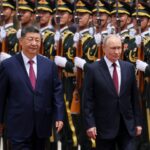 Xi Jinping, da China, e Vladimir Putin, presidente da Rússia, reúnem-se em Pequim