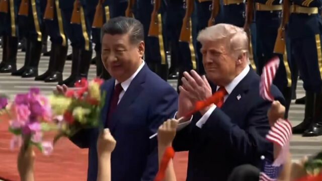 Xi cumprimenta Trump em cerimônia de boas-vindas em Pequim
