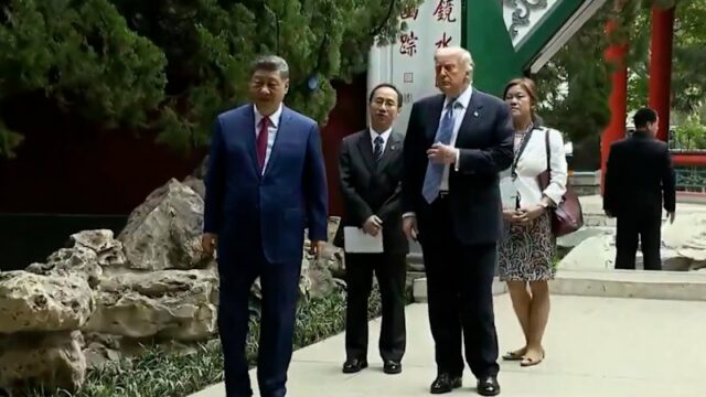 Xi mostra jardins imperiais históricos a Trump
