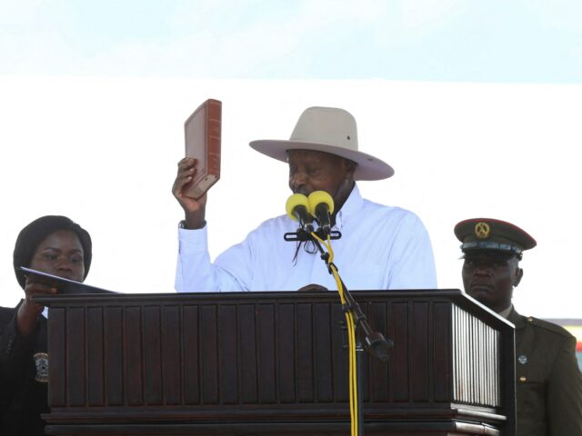 Yoweri Museveni, de Uganda, vence sétimo mandato como presidente
