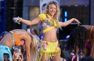 Zara Larsson continua dançando durante o show ‘Today’ em meio a mau funcionamento do guarda-roupa Zara Larsson afirma que perdeu contrato de marca de US $ 3 milhões por causa de piada sobre aborto: 'OK, perdedores'