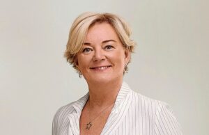 Zara revida Estée Lauder em batalha legal pelo perfume de Jo Malone Jo Malone já havia chamado a venda de seu negócio de perfumes de “a pior decisão da minha vida”.