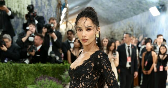 Zoë Kravitz participa da comemoração do Met Gala de 2026 