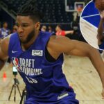 Zuby Ejiofor participa de um exercício profissional no NFL Draft Combine em 11 de maio de 2026 na Wintrust Arena em Chicago.