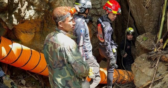 ‘Ainda estou tremendo’: aldeões encontrados vivos após uma semana presos em uma caverna
