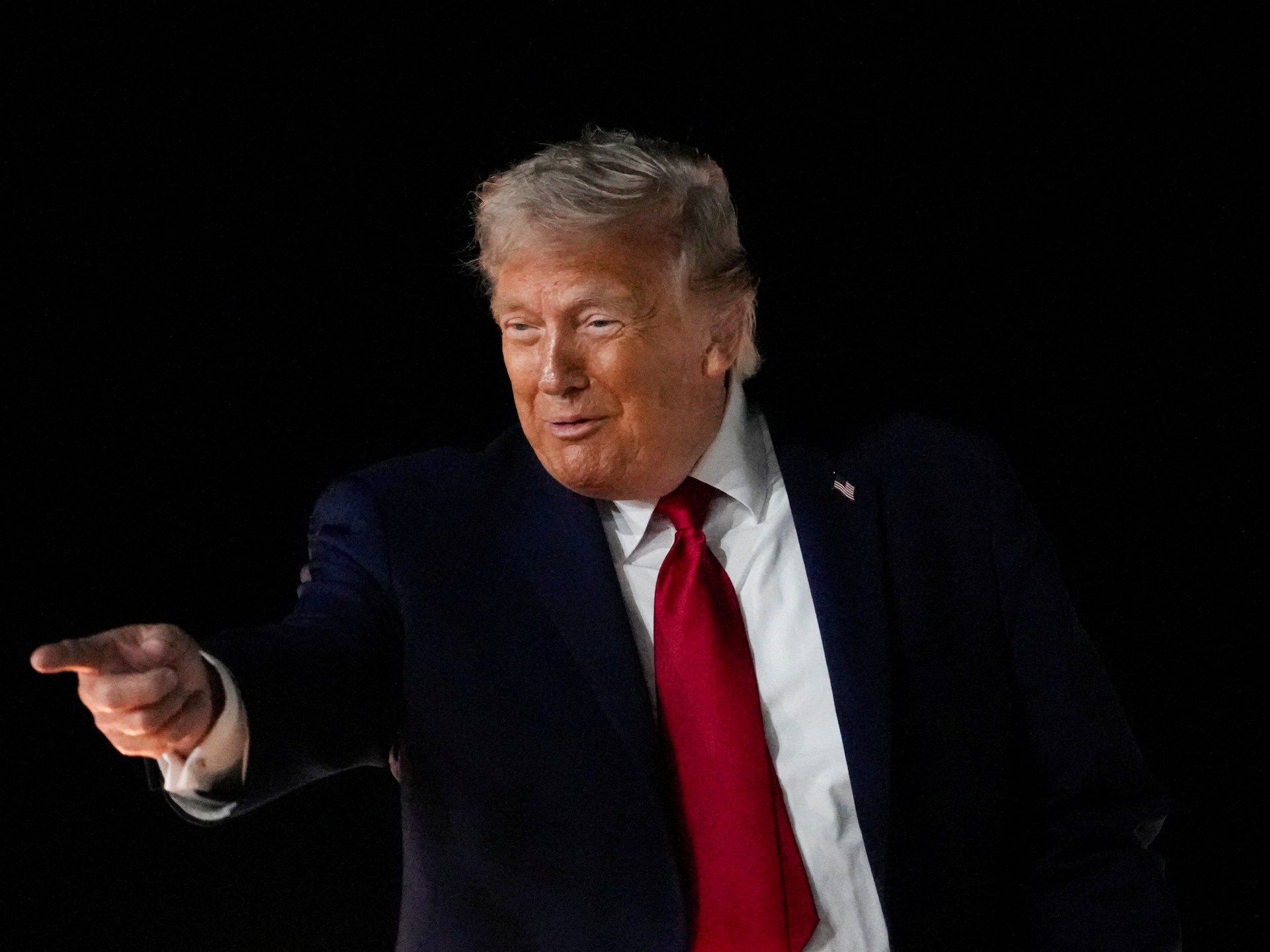 105º dia da guerra no Irã: Trump interrompe ataques após ameaça à Ilha Kharg